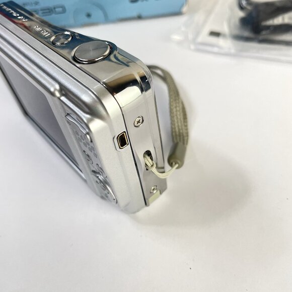 Fujifilm Camera FinePix AV230 14MP Silver Digital Camera Compact Y2K New in Box - Picture 8 of 16